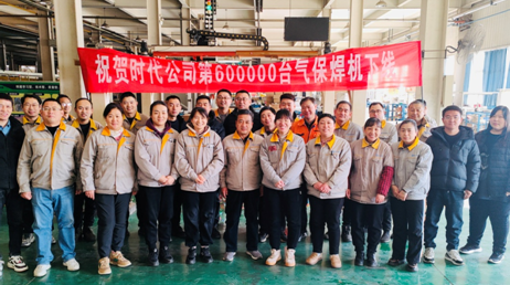 風(fēng)雨中馳而不息，奮斗中砥礪前行